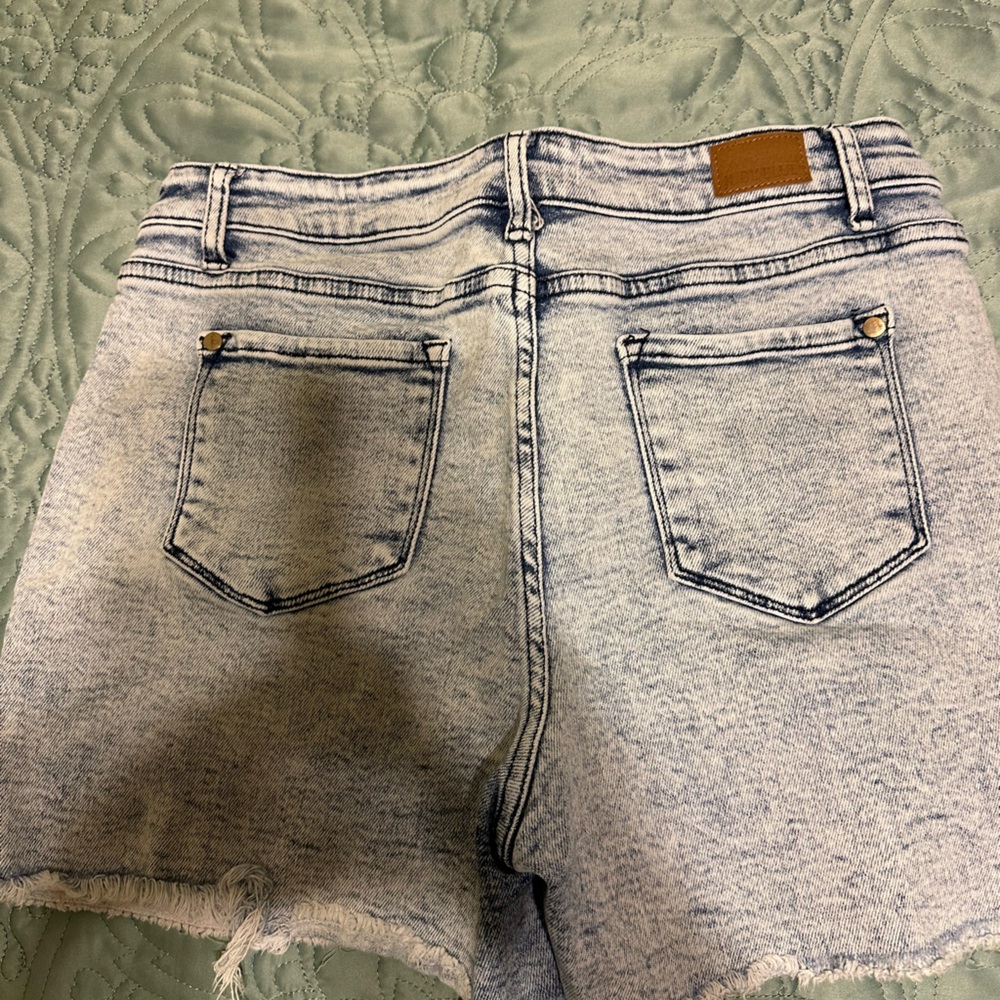 Judy Blue Star and Stripe Jean Shorts bin4 - Picture 4 of 4